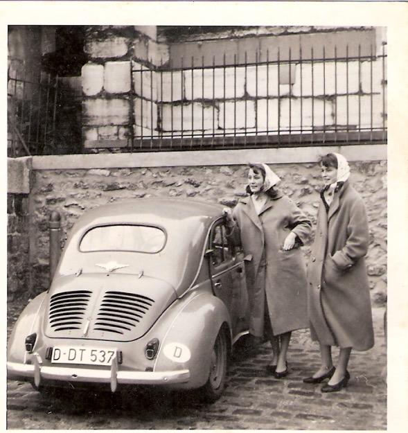 1957 Renault, Corry+ Freundin